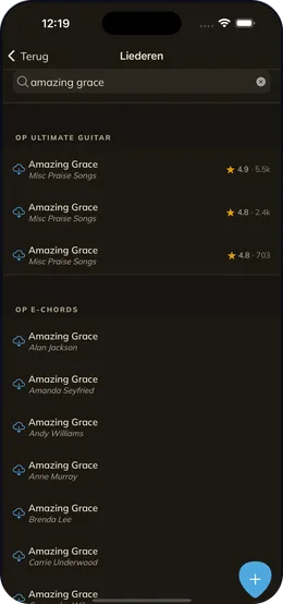 Zoeken naar akkoorden op Ultimate Guitar en E-Chords, met de resultaten in de app.